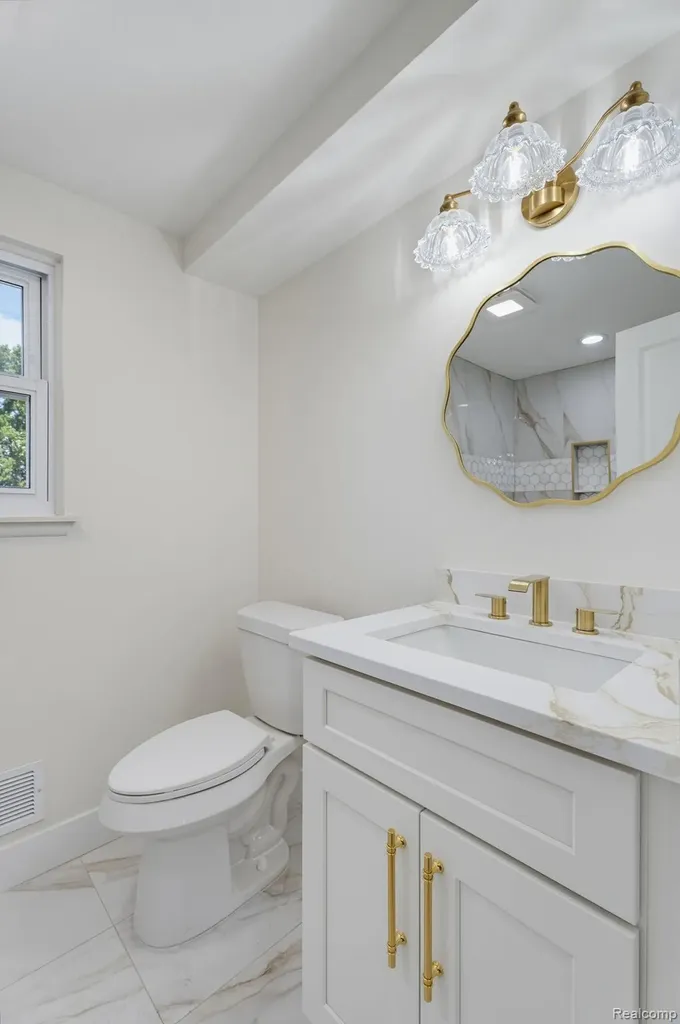6780 Lee Crest Drive West Bloomfield Charter Township MI 48322