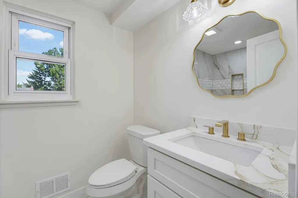 6780 Lee Crest Drive West Bloomfield Charter Township MI 48322