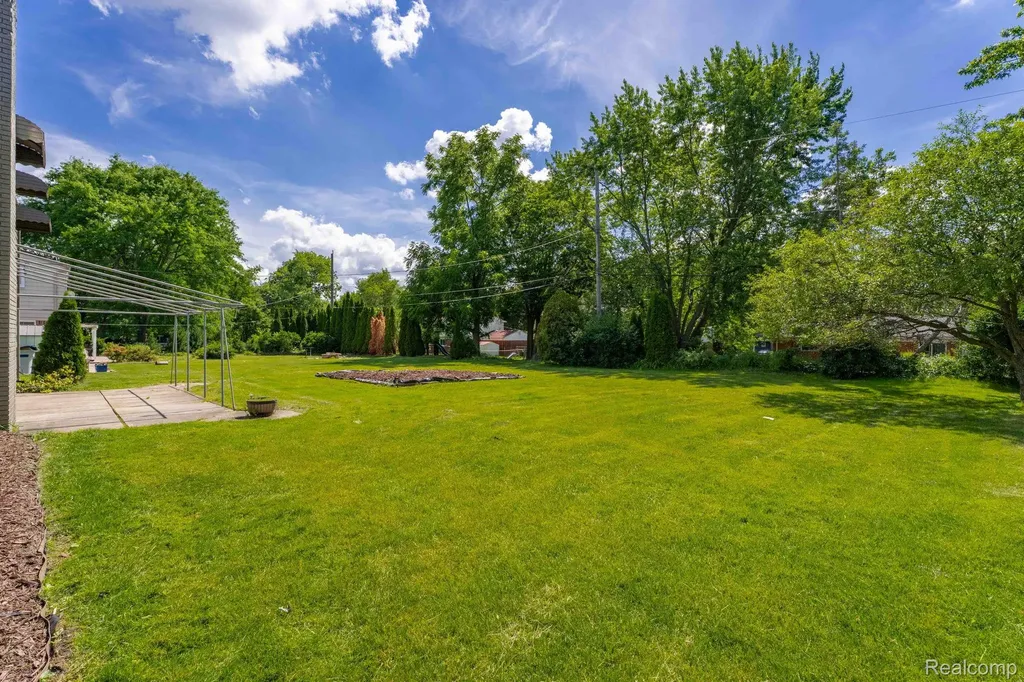 6780 Lee Crest Drive West Bloomfield Charter Township MI 48322