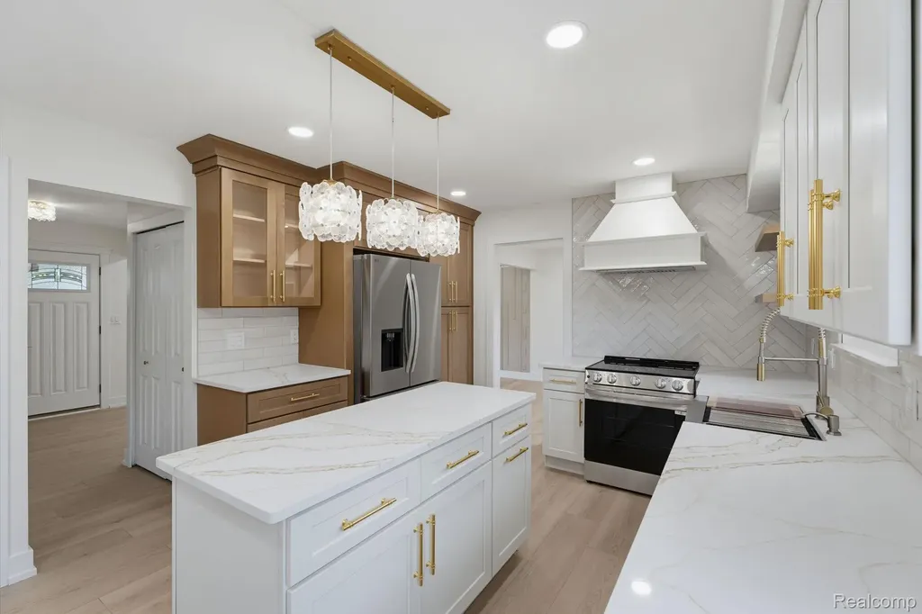 6780 Lee Crest Drive West Bloomfield Charter Township MI 48322
