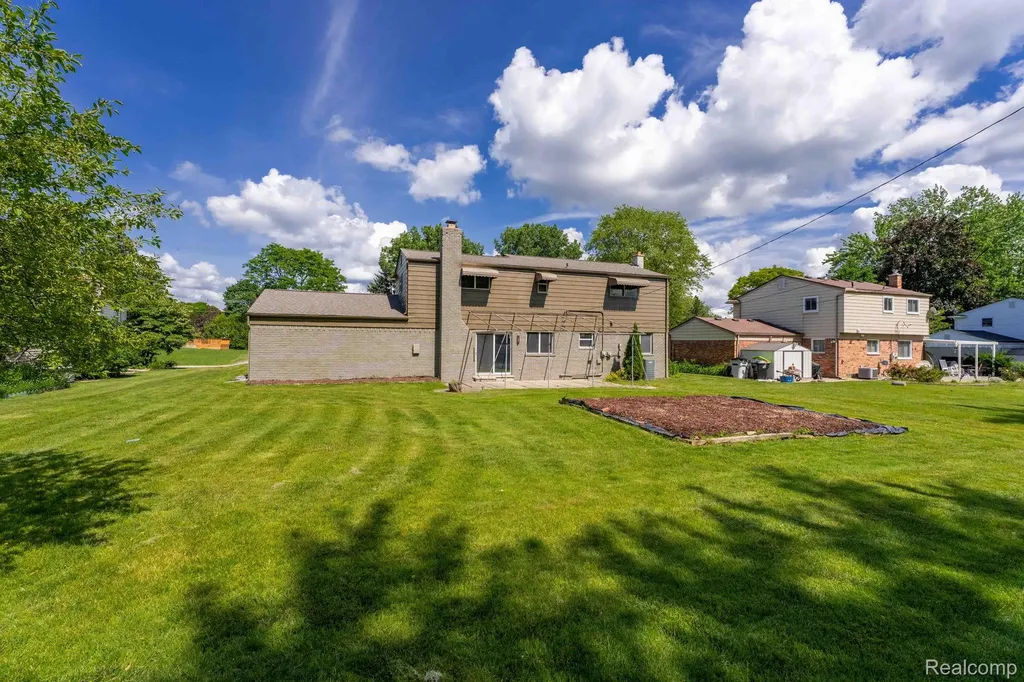 6780 Lee Crest Drive West Bloomfield Charter Township MI 48322