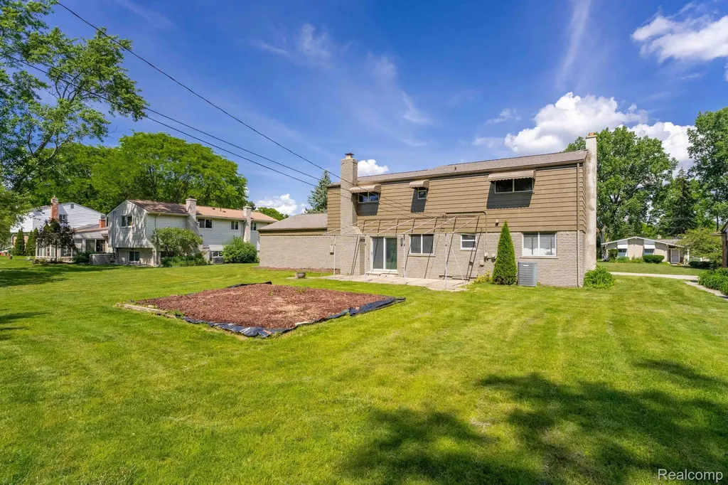 6780 Lee Crest Drive West Bloomfield Charter Township MI 48322