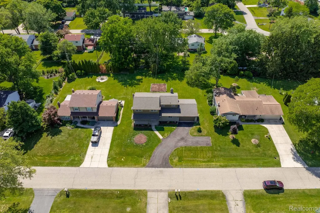 6780 Lee Crest Drive West Bloomfield Charter Township MI 48322