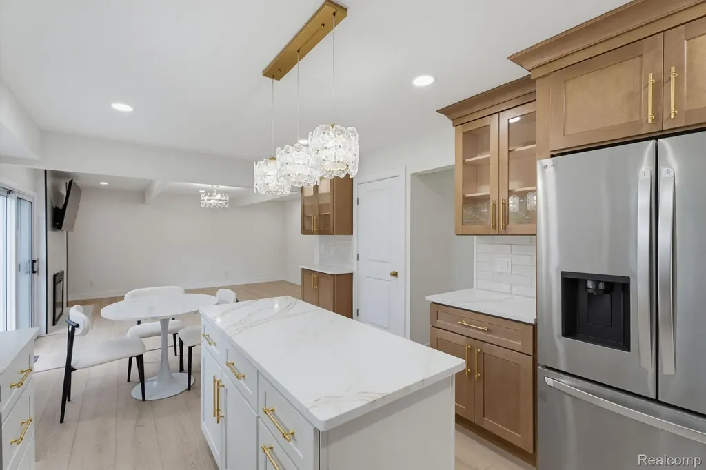 6780 Lee Crest Drive West Bloomfield Charter Township MI 48322