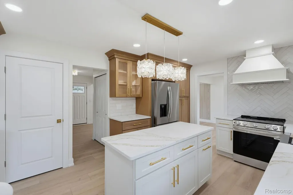 6780 Lee Crest Drive West Bloomfield Charter Township MI 48322