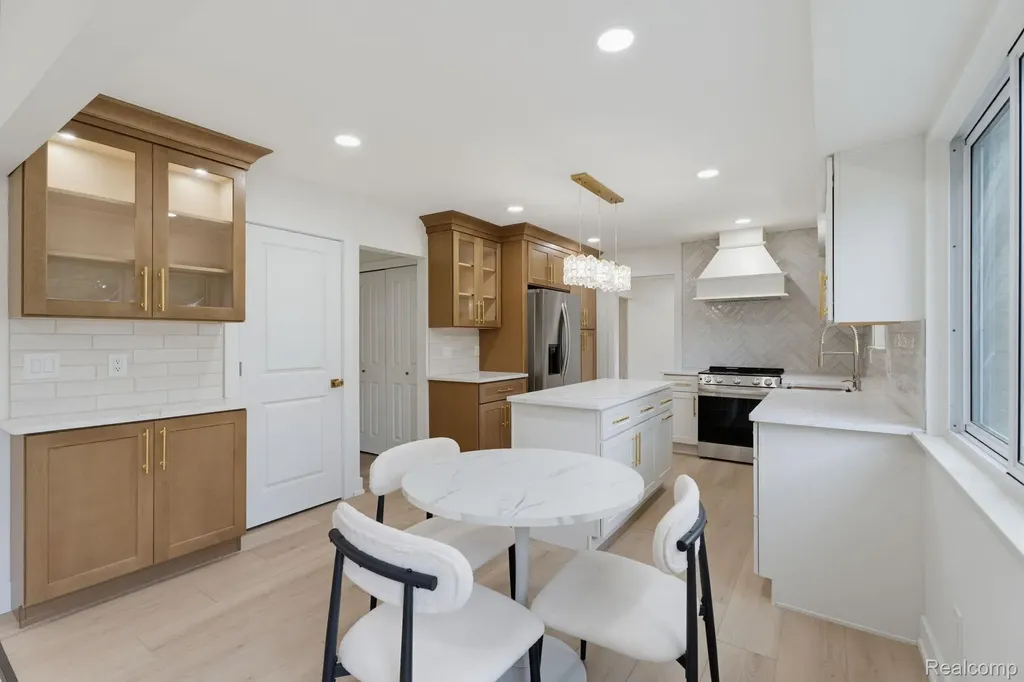 6780 Lee Crest Drive West Bloomfield Charter Township MI 48322
