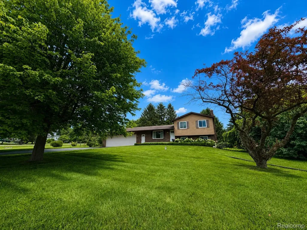 977 Mary Drive Lapeer Township MI 48446