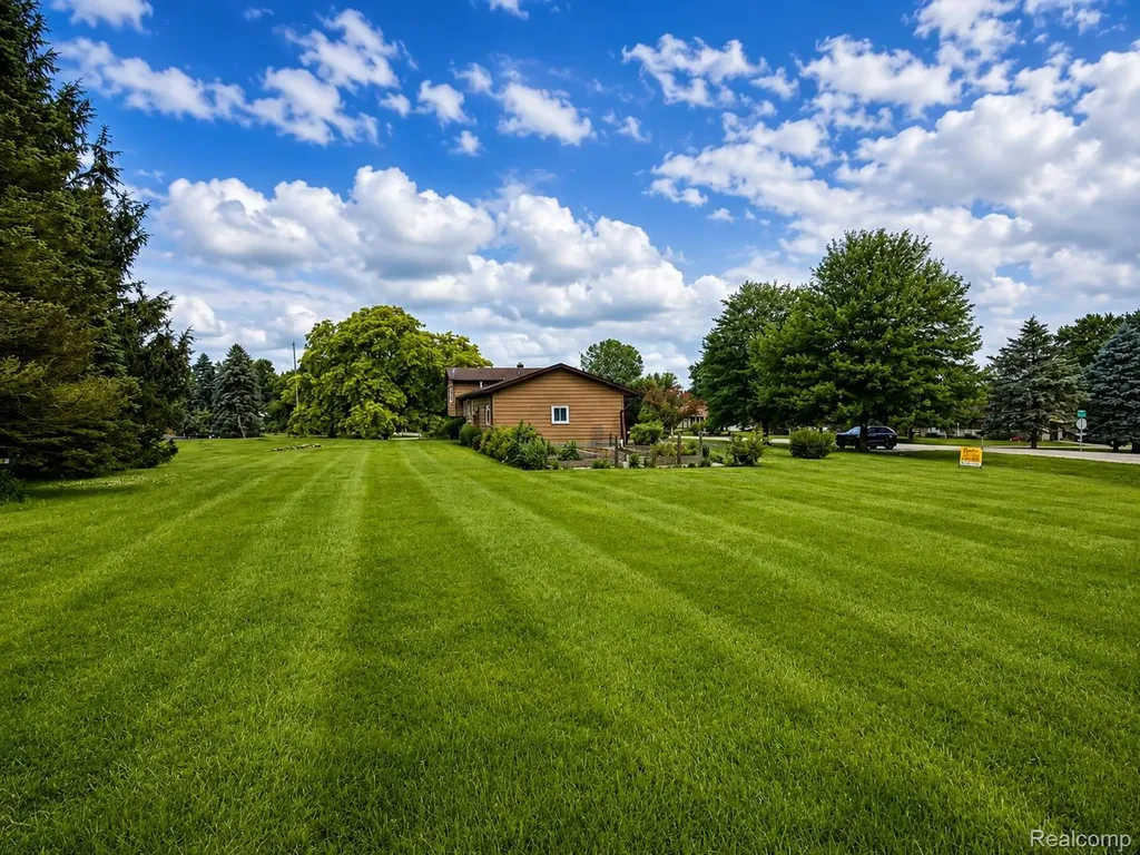 977 Mary Drive Lapeer Township MI 48446