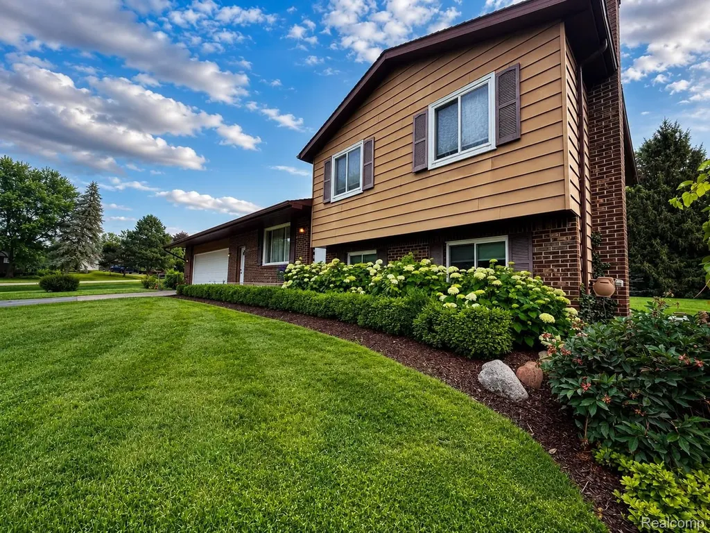 977 Mary Drive Lapeer Township MI 48446