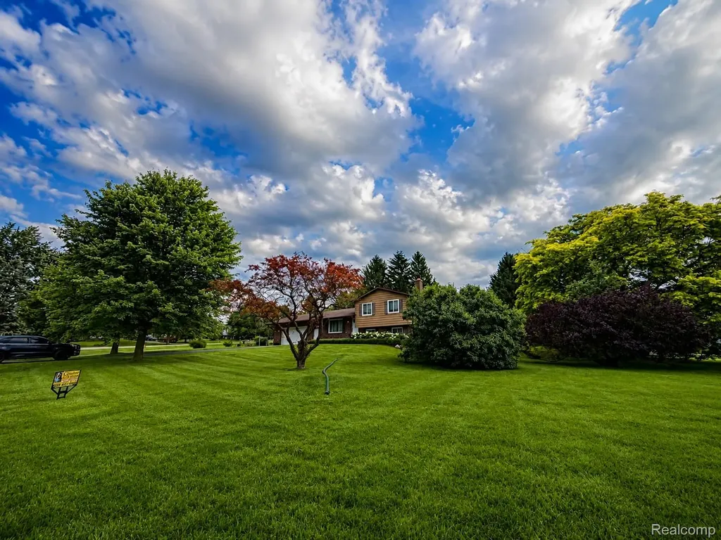 977 Mary Drive Lapeer Township MI 48446