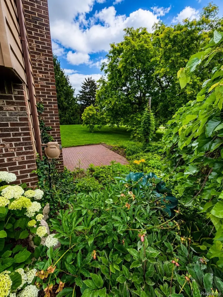 977 Mary Drive Lapeer Township MI 48446