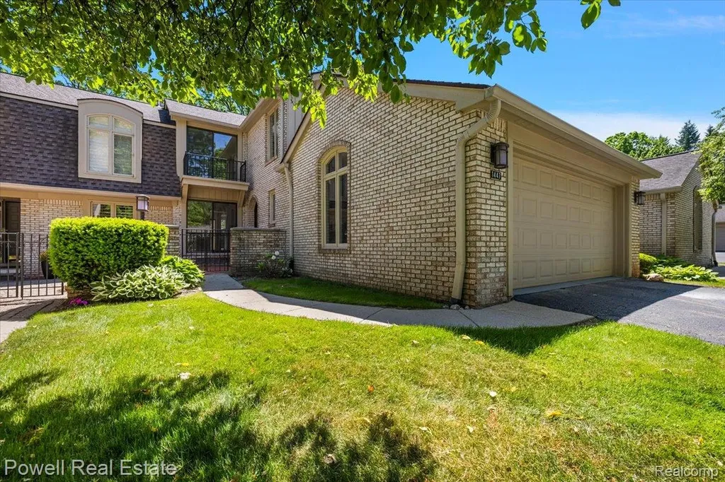 1447 Ravineview Court Bloomfield Hills City MI 48304