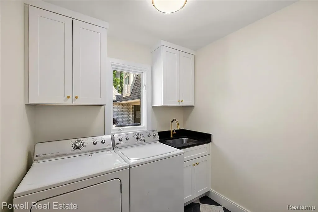 1447 Ravineview Court Bloomfield Hills City MI 48304