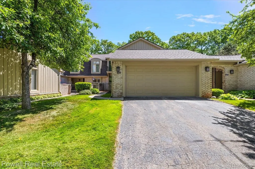 1447 Ravineview Court Bloomfield Hills City MI 48304