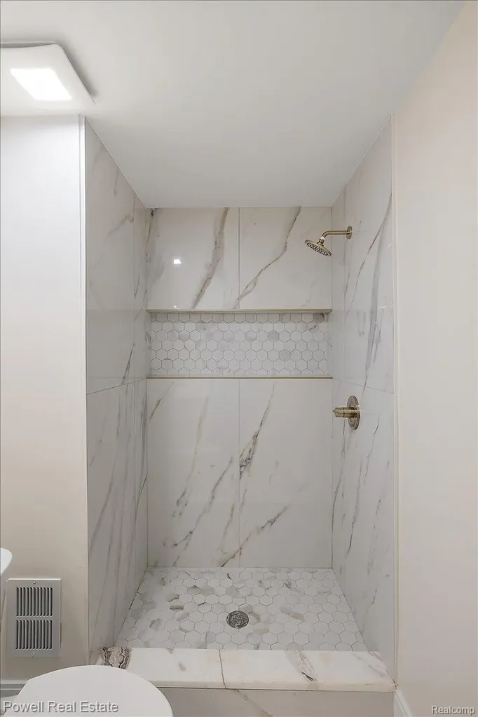1447 Ravineview Court Bloomfield Hills City MI 48304