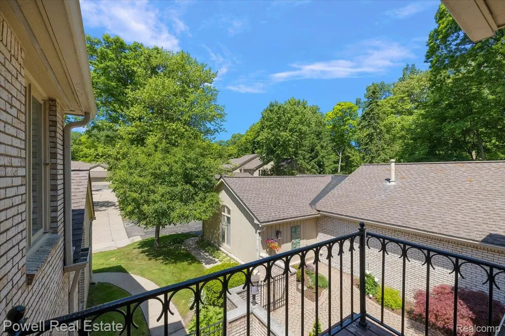 1447 Ravineview Court Bloomfield Hills City MI 48304