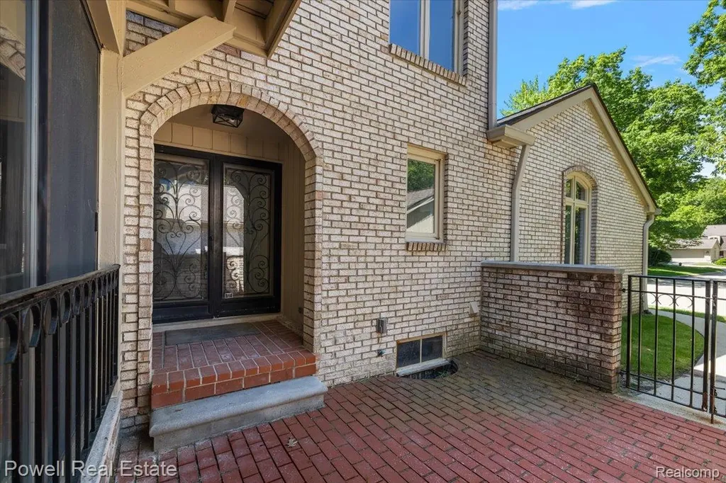 1447 Ravineview Court Bloomfield Hills City MI 48304
