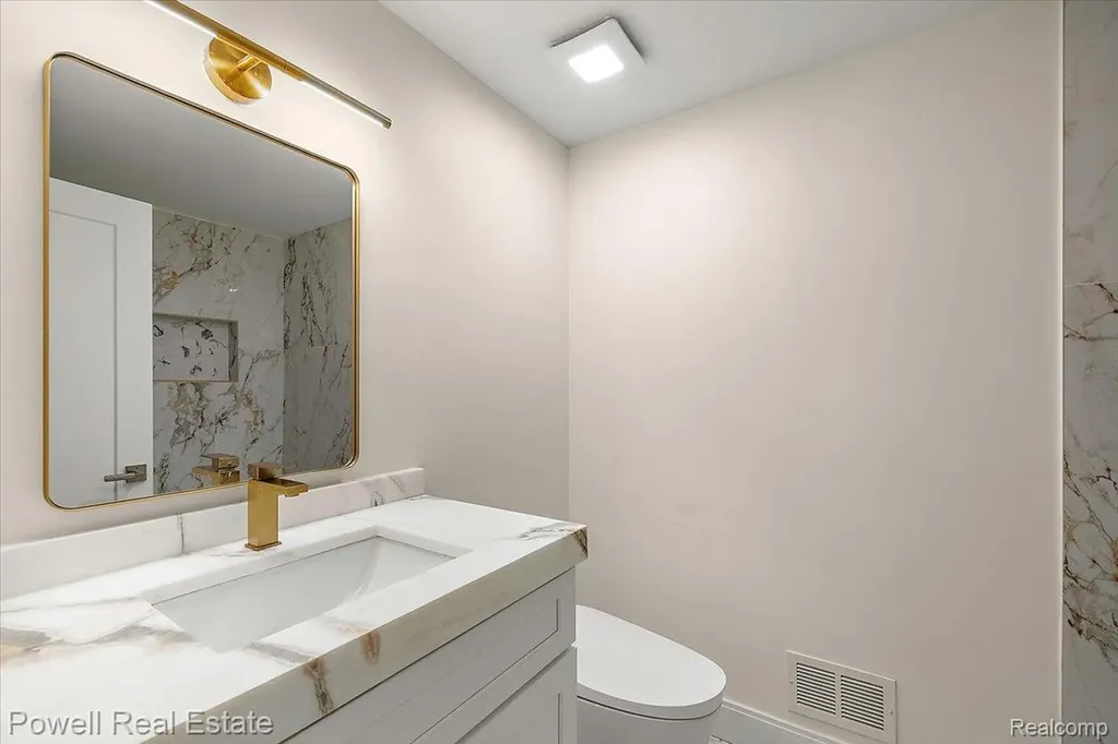 1447 Ravineview Court Bloomfield Hills City MI 48304