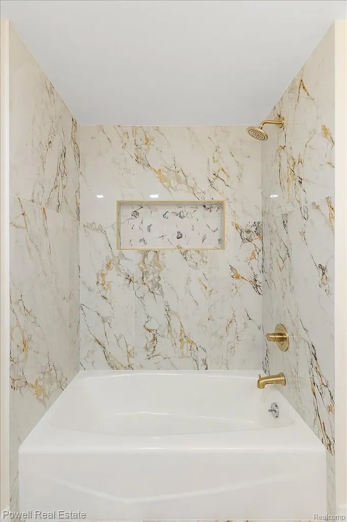 1447 Ravineview Court Bloomfield Hills City MI 48304