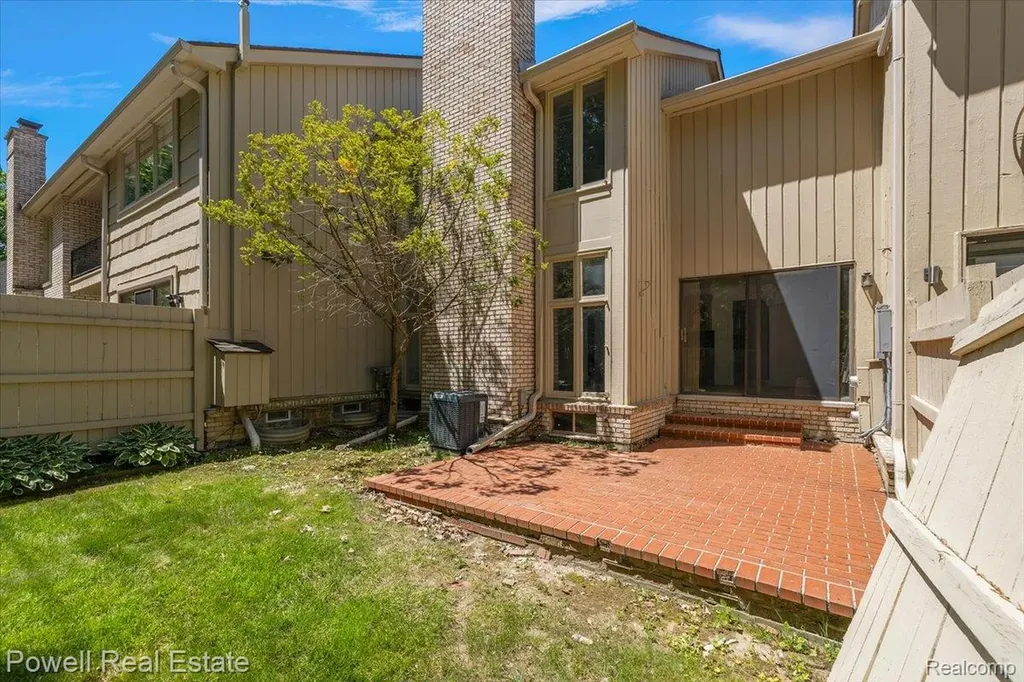1447 Ravineview Court Bloomfield Hills City MI 48304