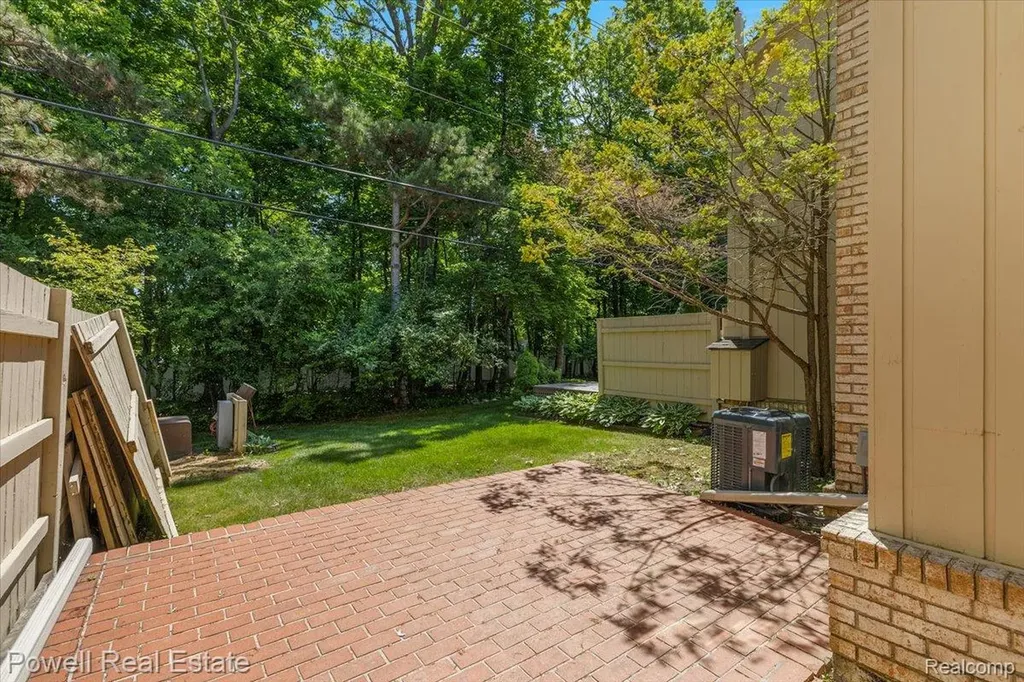 1447 Ravineview Court Bloomfield Hills City MI 48304