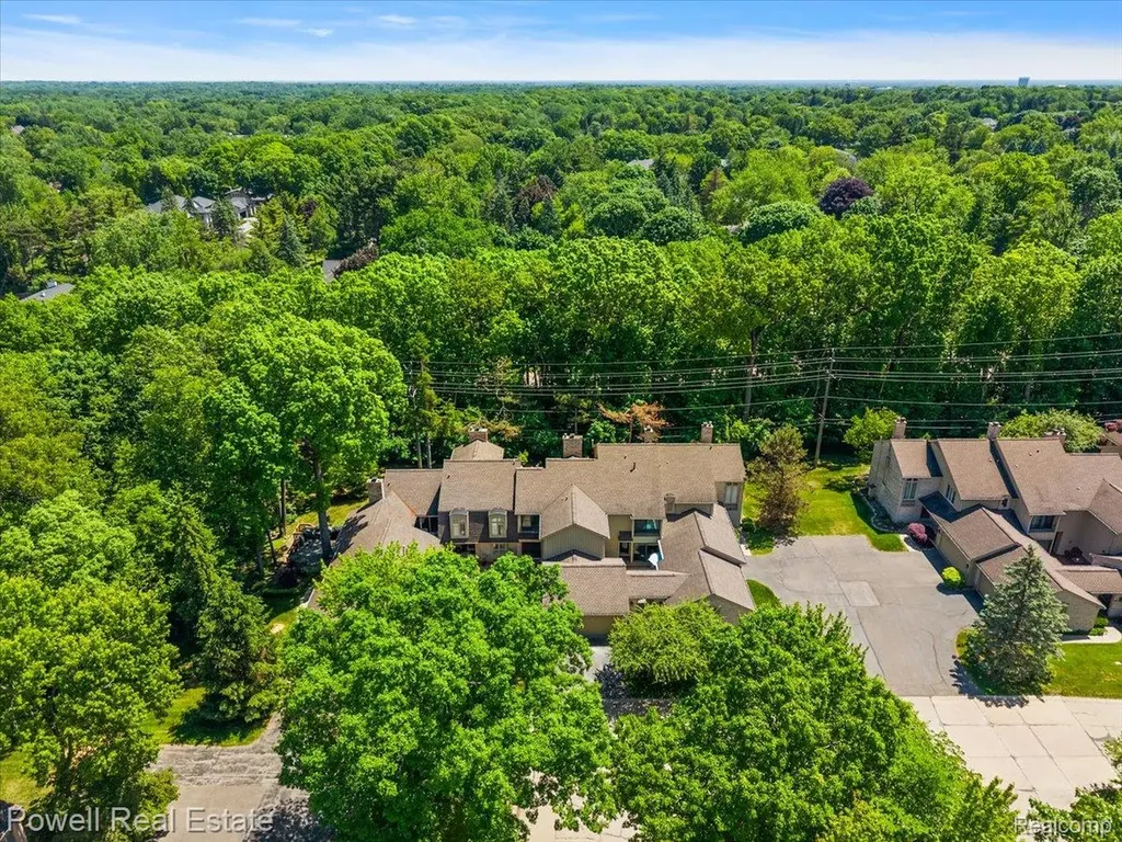 1447 Ravineview Court Bloomfield Hills City MI 48304