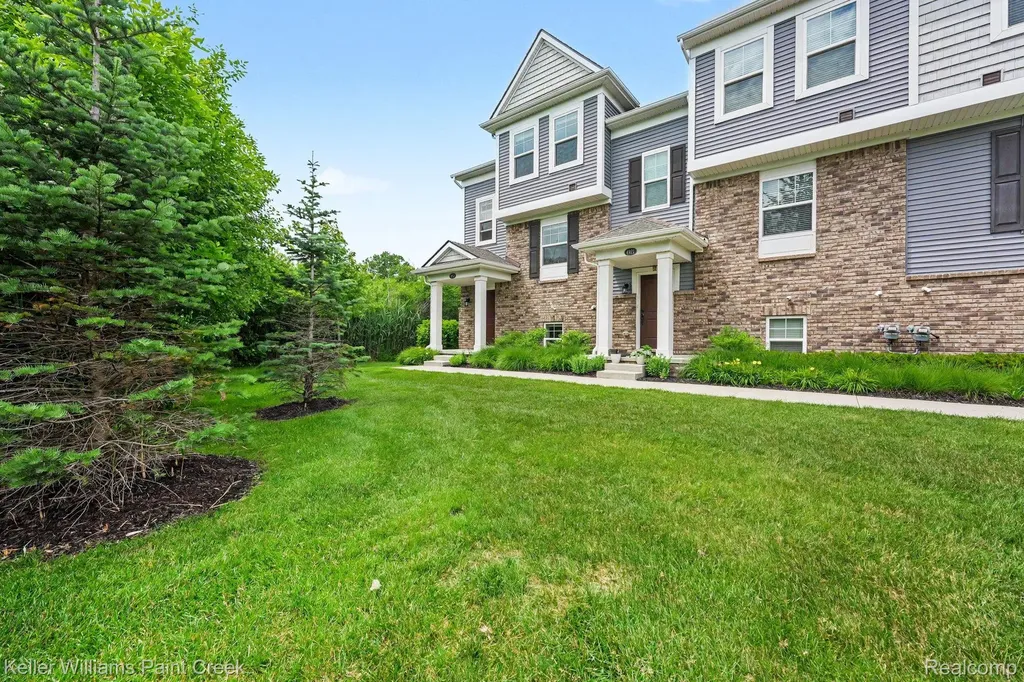 4923 Treeside Lane Troy City MI 48098