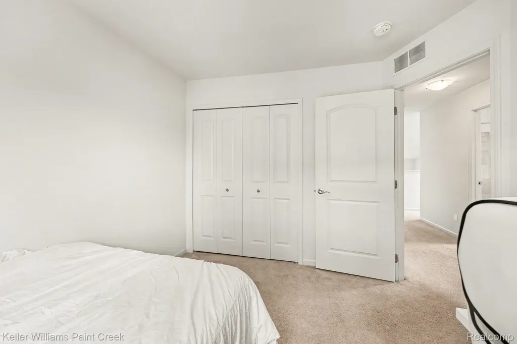 4923 Treeside Lane Troy City MI 48098