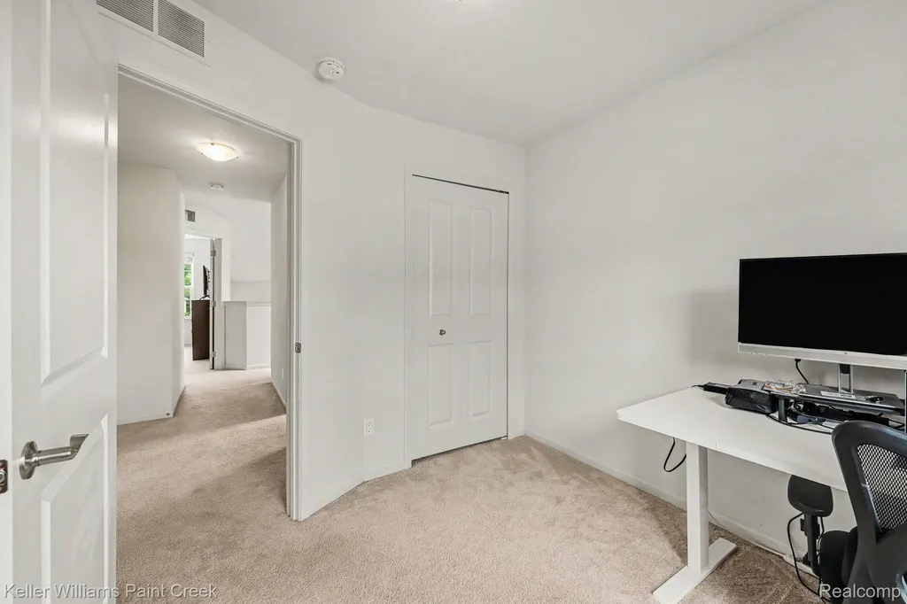 4923 Treeside Lane Troy City MI 48098