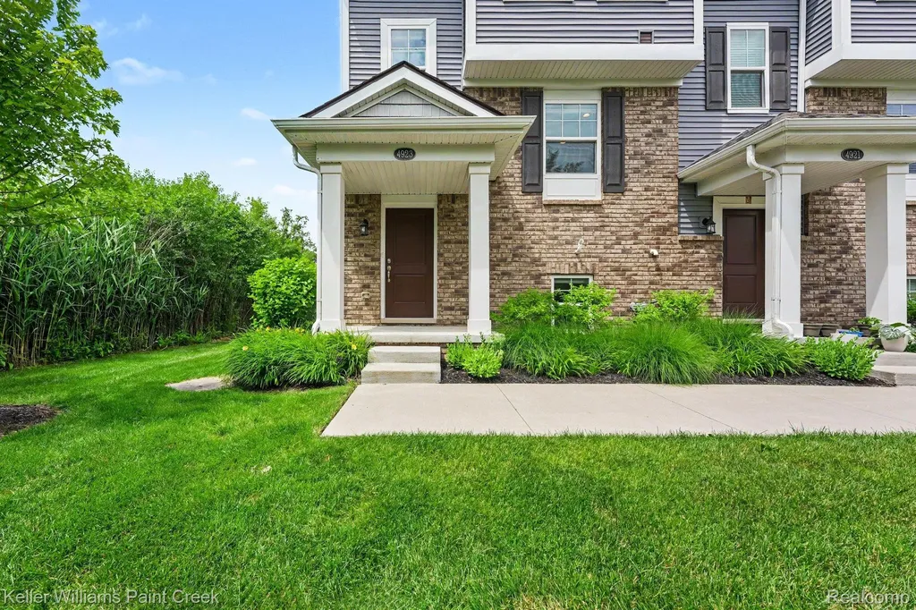 4923 Treeside Lane Troy City MI 48098