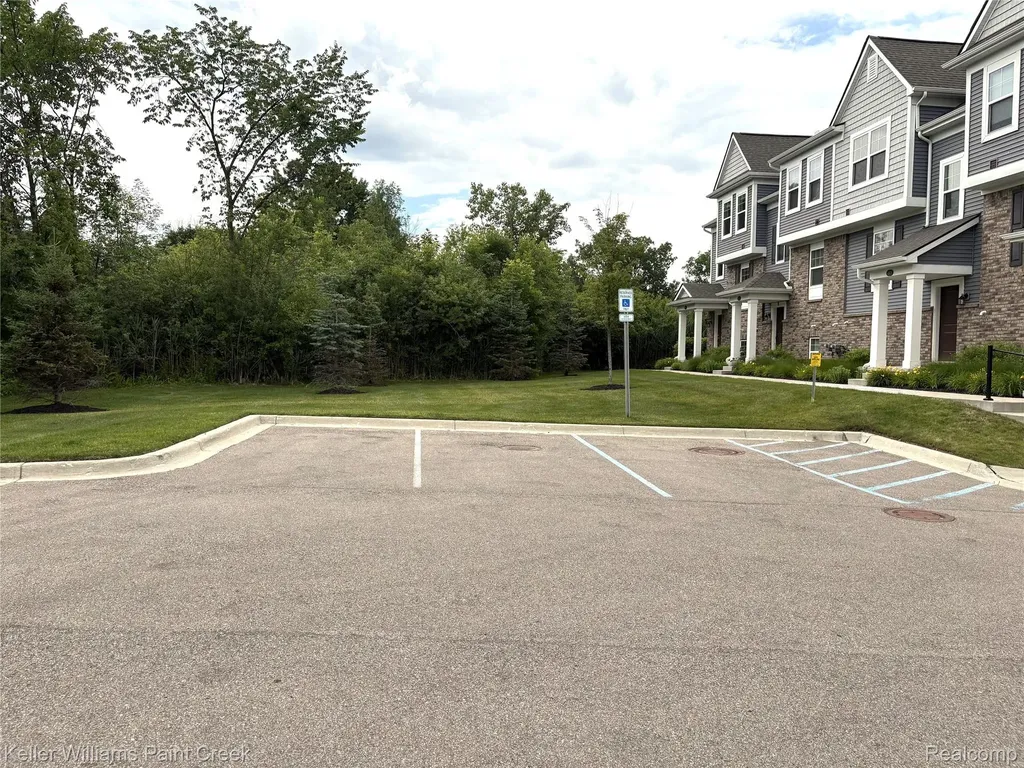 4923 Treeside Lane Troy City MI 48098
