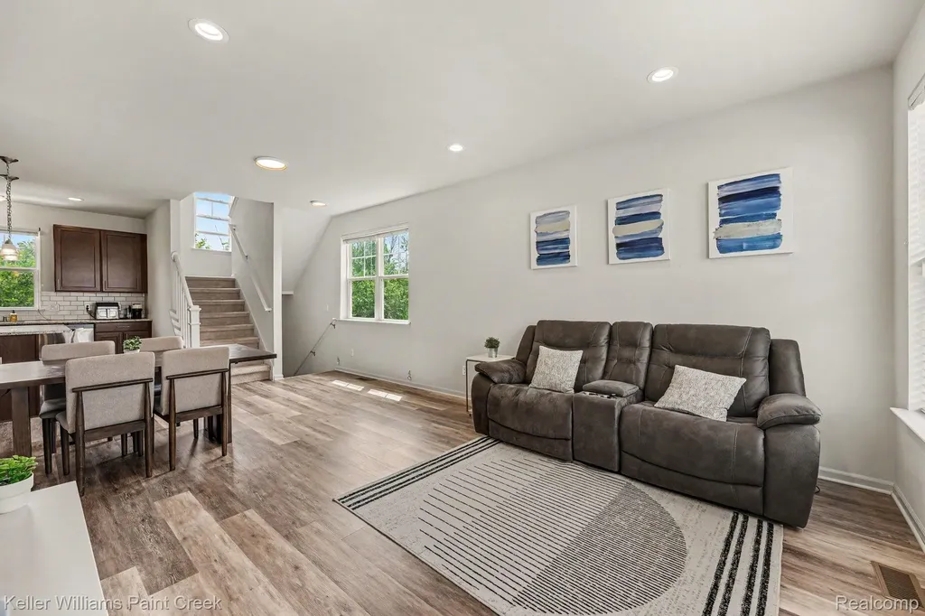 4923 Treeside Lane Troy City MI 48098