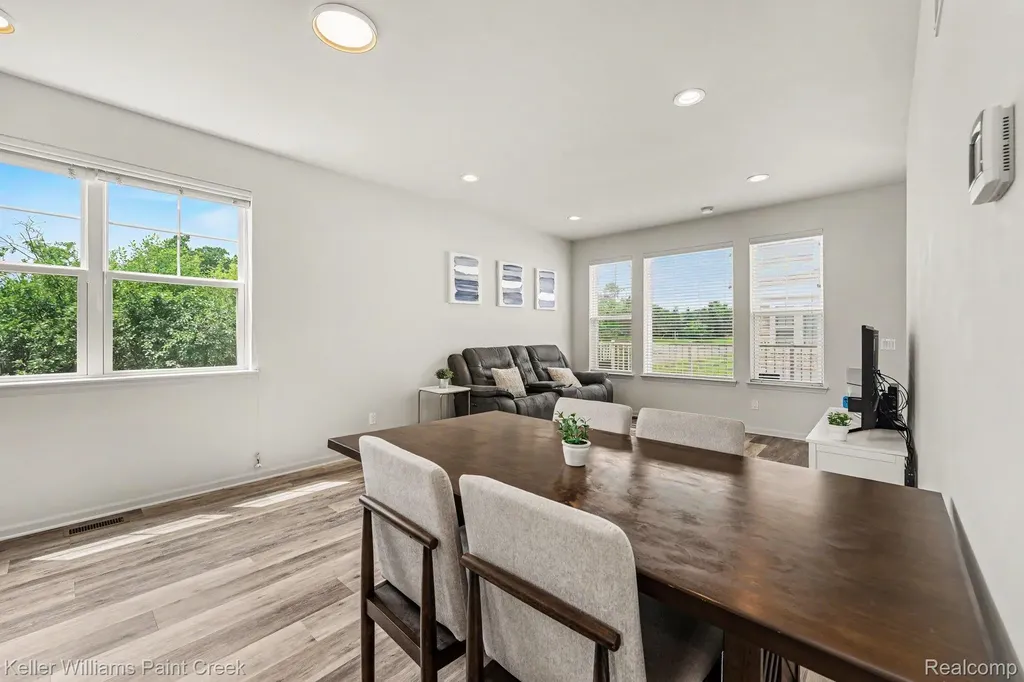 4923 Treeside Lane Troy City MI 48098