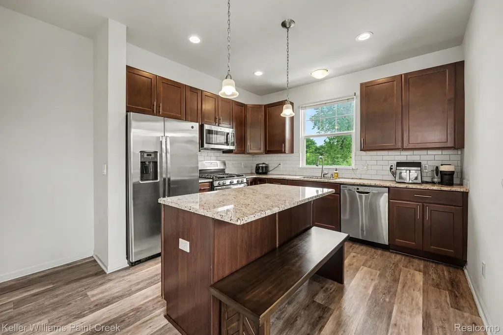 4923 Treeside Lane Troy City MI 48098
