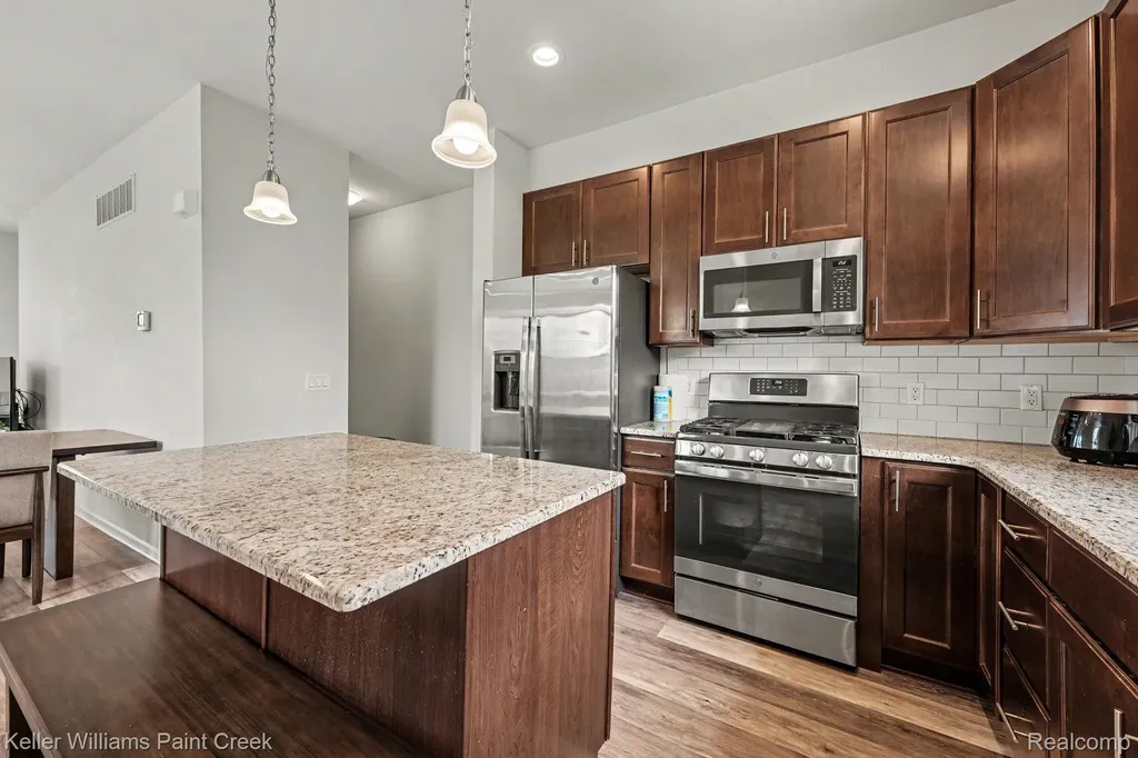4923 Treeside Lane Troy City MI 48098