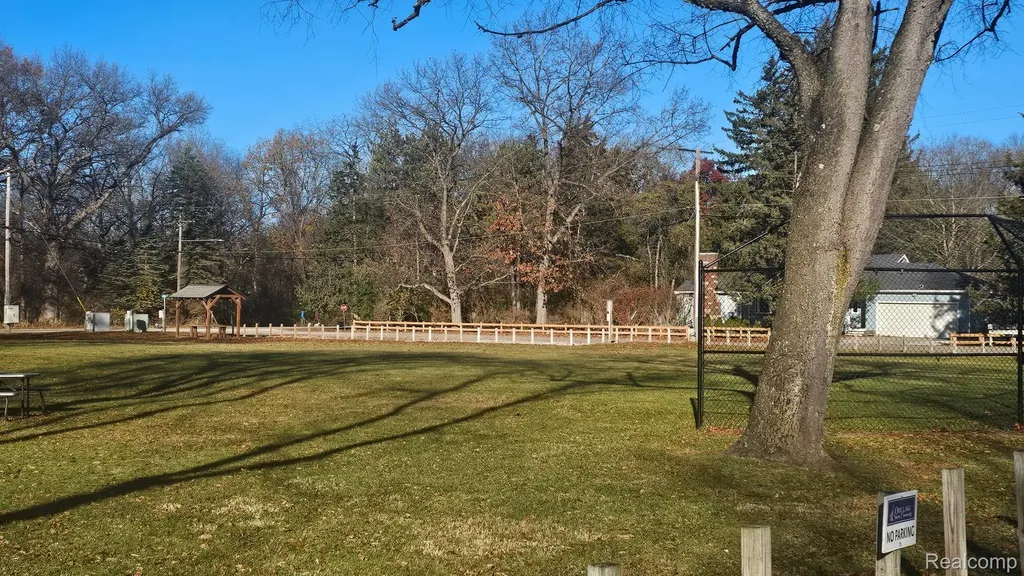 000 Hillpoint Drive Hamburg Township MI 48116
