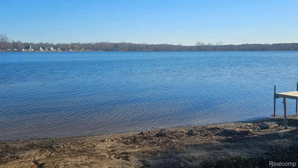 000 Hillpoint Drive Hamburg Township MI 48116