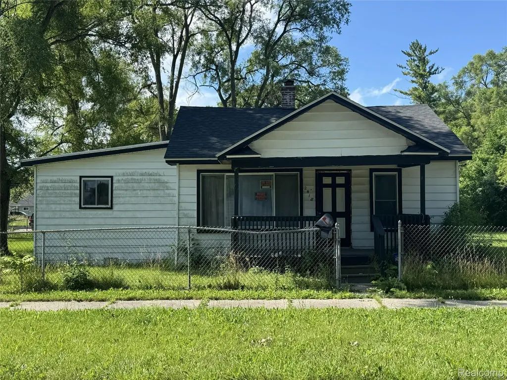 2418 Morris Street Saginaw City MI 48601