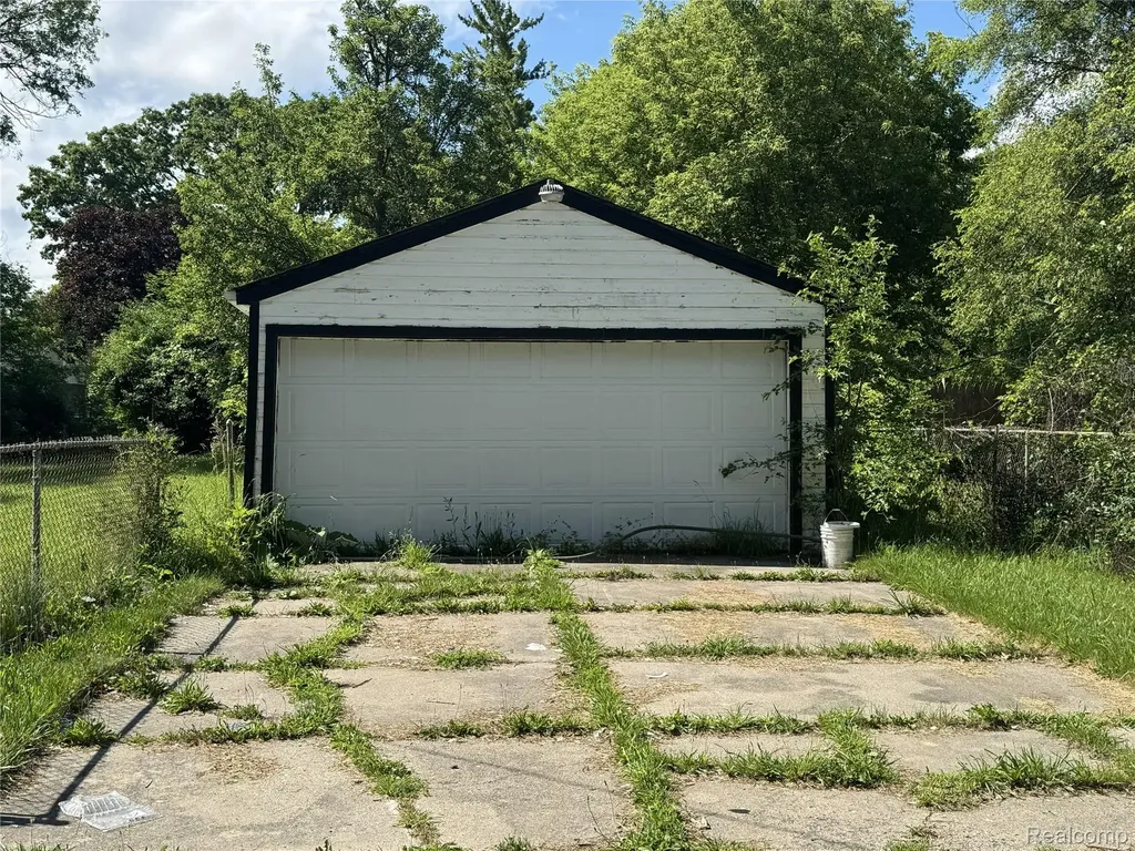 2418 Morris Street Saginaw City MI 48601