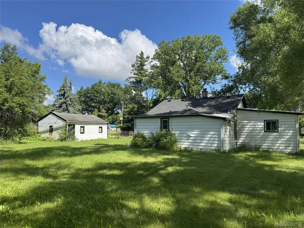 2418 Morris Street Saginaw City MI 48601