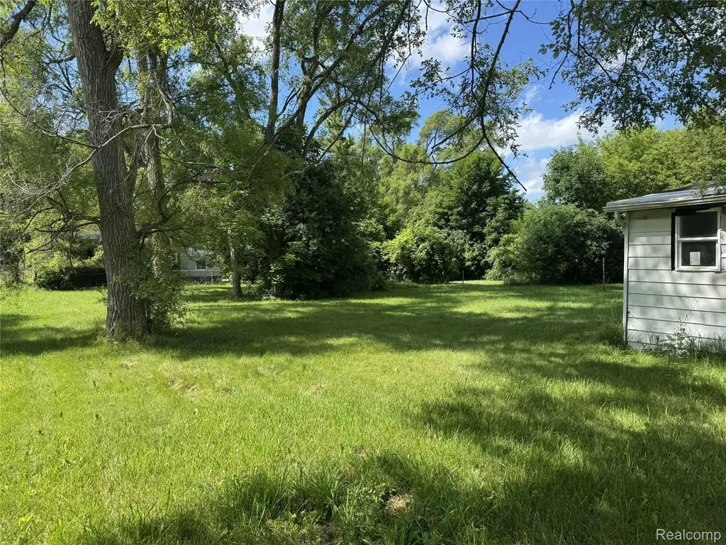 2418 Morris Street Saginaw City MI 48601