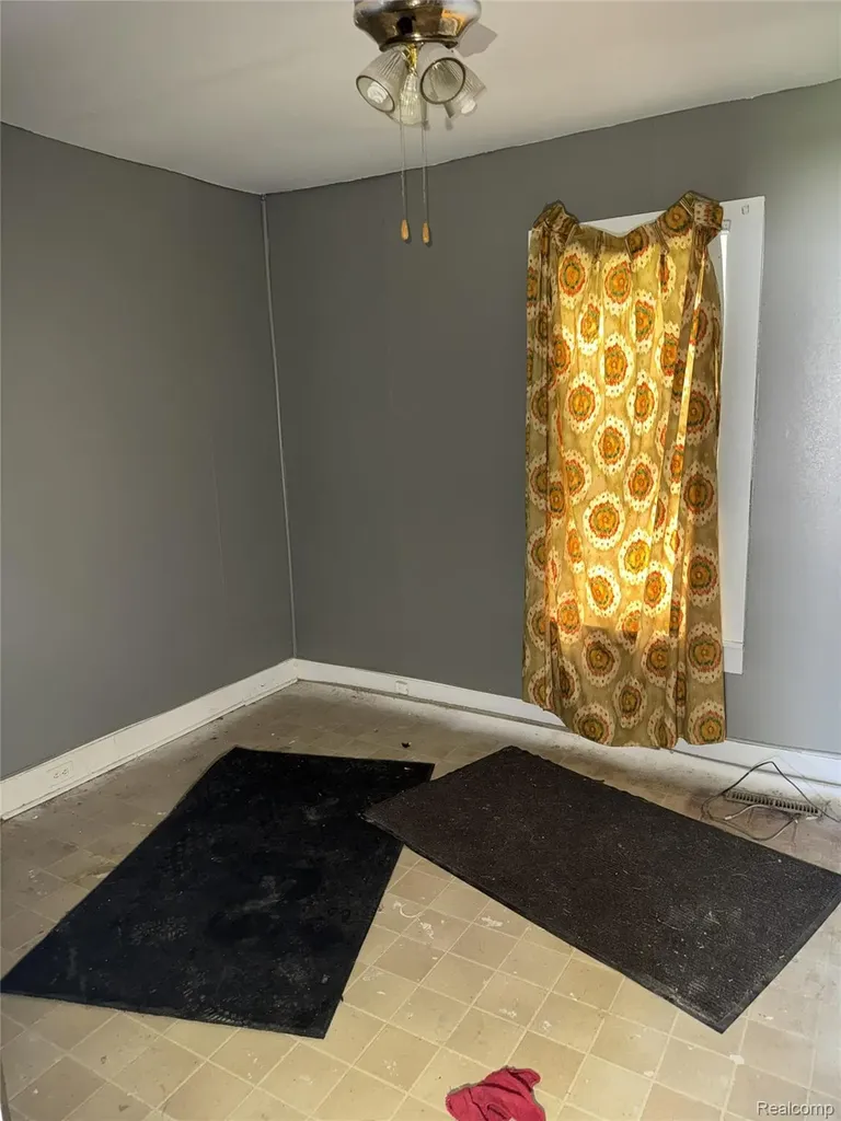 2418 Morris Street Saginaw City MI 48601