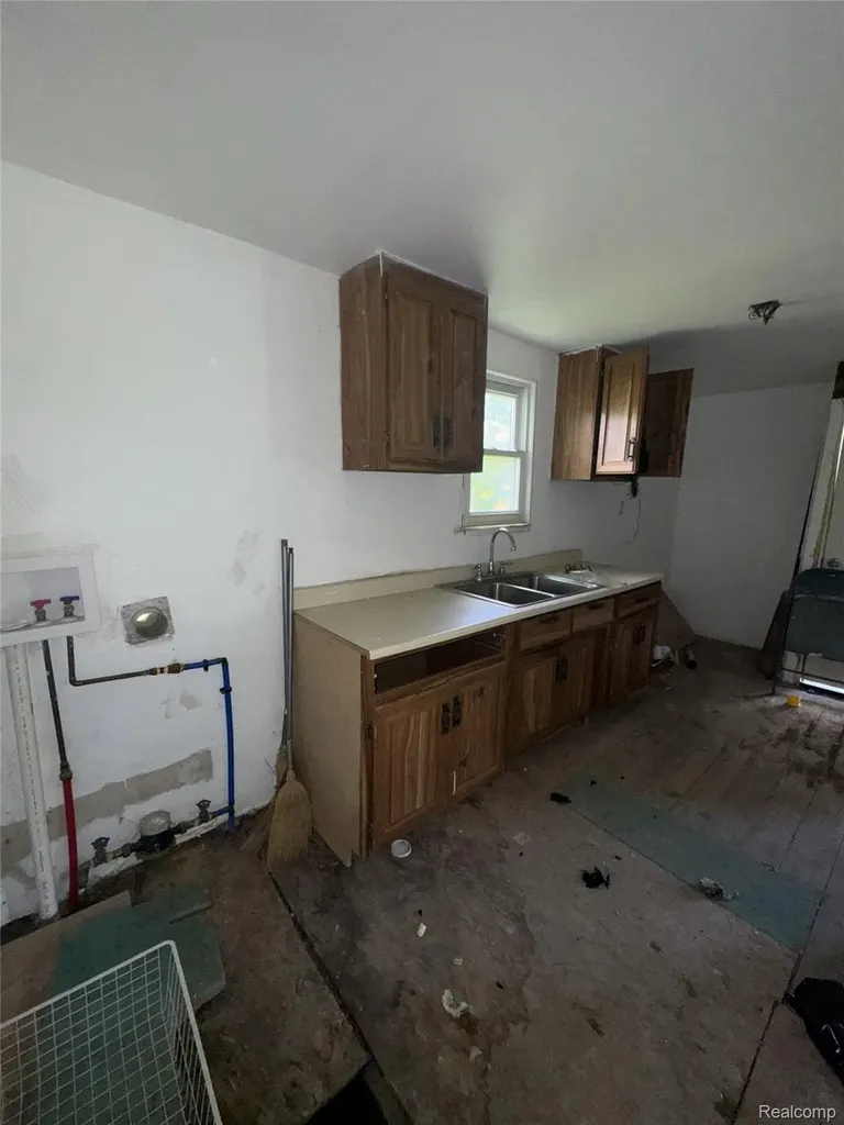 2418 Morris Street Saginaw City MI 48601