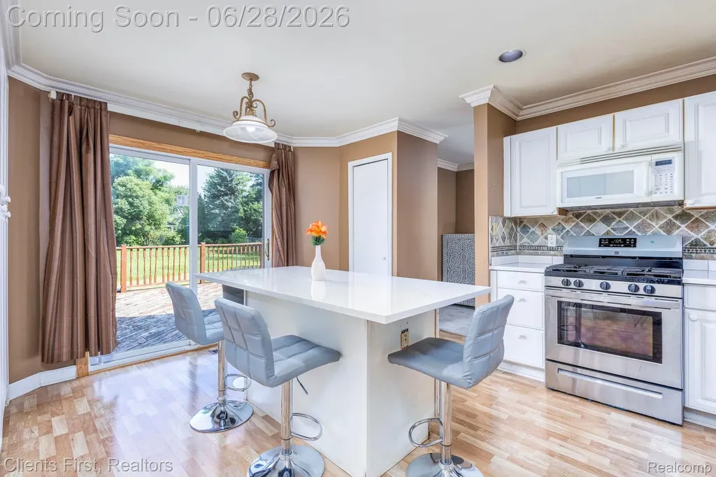 39478 Squire Road Novi City MI 48375