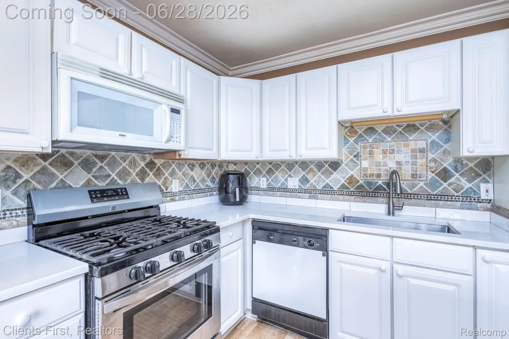 39478 Squire Road Novi City MI 48375