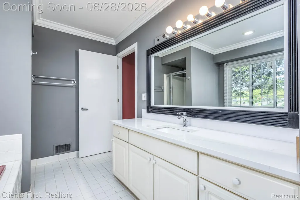 39478 Squire Road Novi City MI 48375