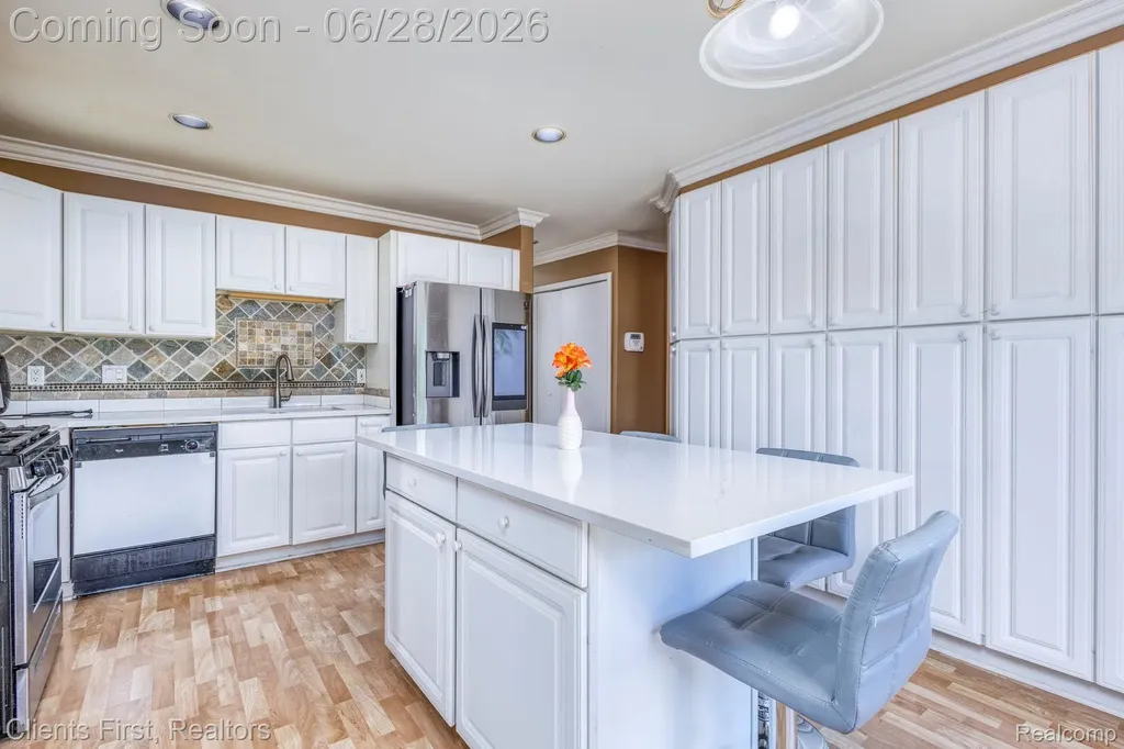 39478 Squire Road Novi City MI 48375