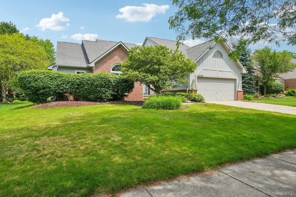 42738 Wimbleton Way Novi City MI 48377