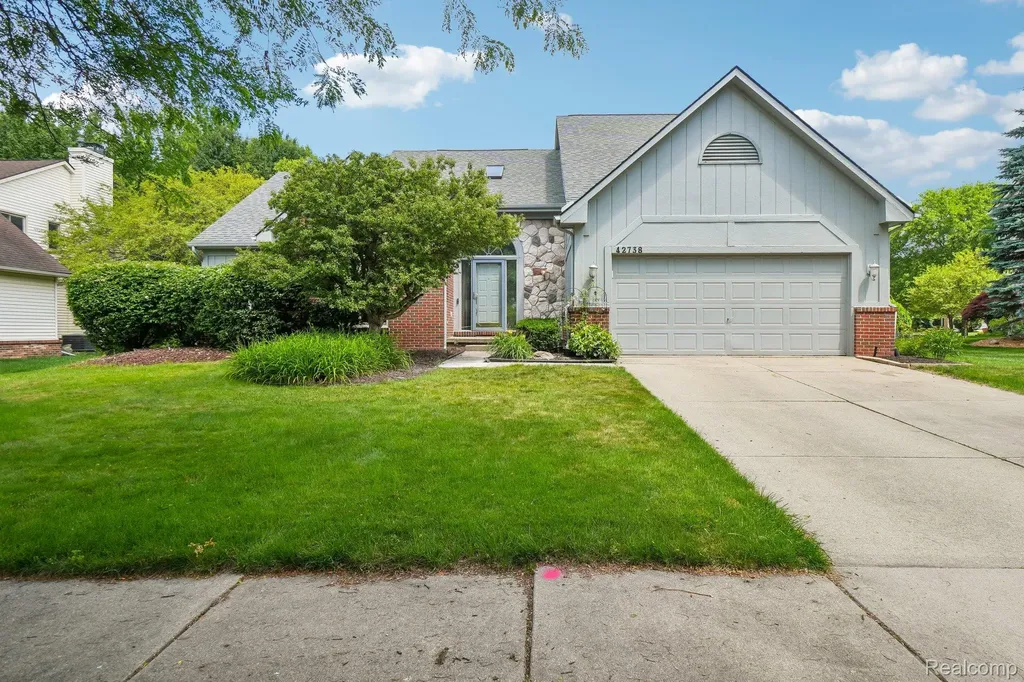 42738 Wimbleton Way Novi City MI 48377