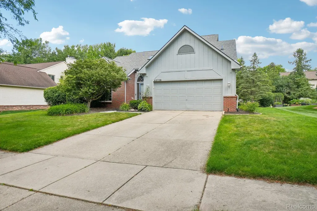 42738 Wimbleton Way Novi City MI 48377